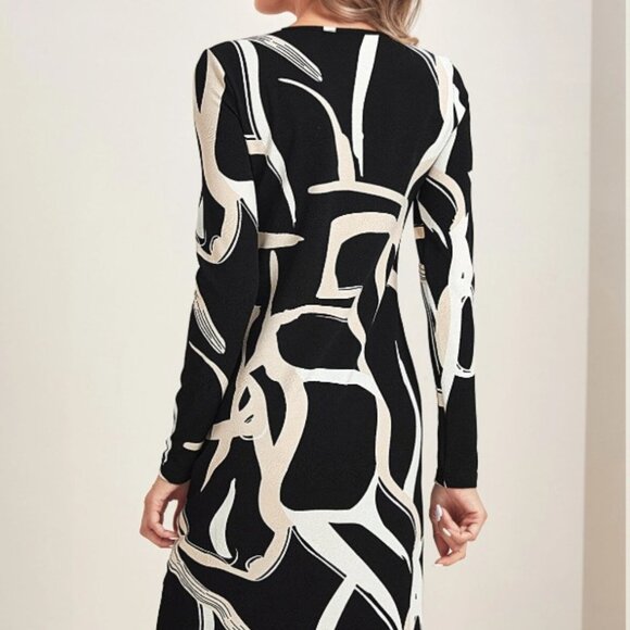 NEW! Size M Graphic Print Fitted Dress - Picture 3 of 3
